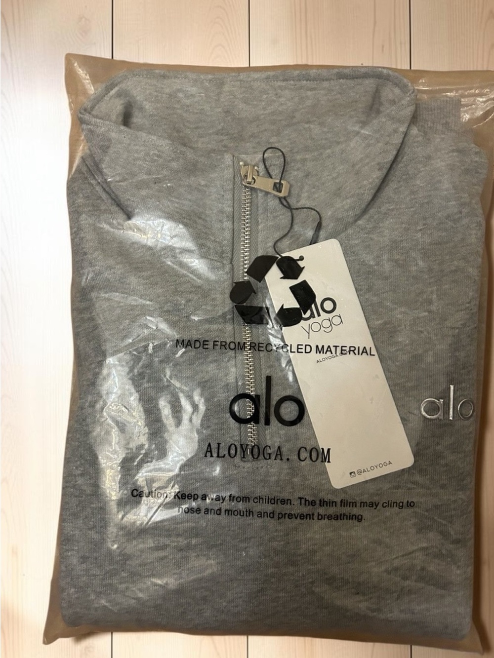 ALO Yoga Men’s Gray Quarter-Zip Sweatshirt - Picture 5 of 5
